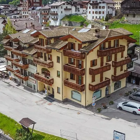 Casa Nevexenne & La Casa Di Blek Apartmán Alleghe