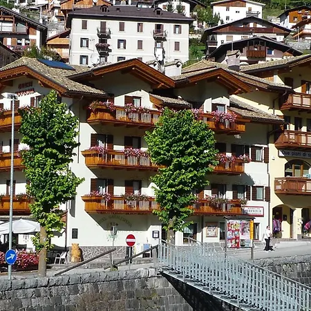 Casa Nevexenne & La Casa Di Blek * Alleghe